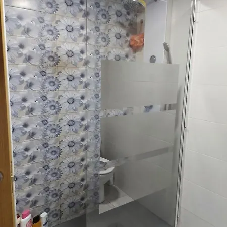 Campingplads Habitacion Privada A 15 Min De La Playa/piso