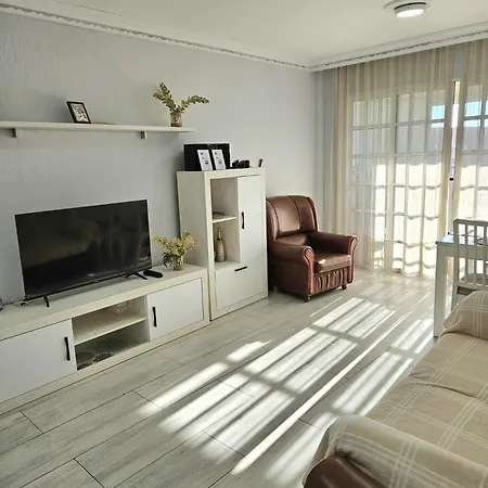 Habitacion Privada A 15 Min De La Playa/piso Huelva